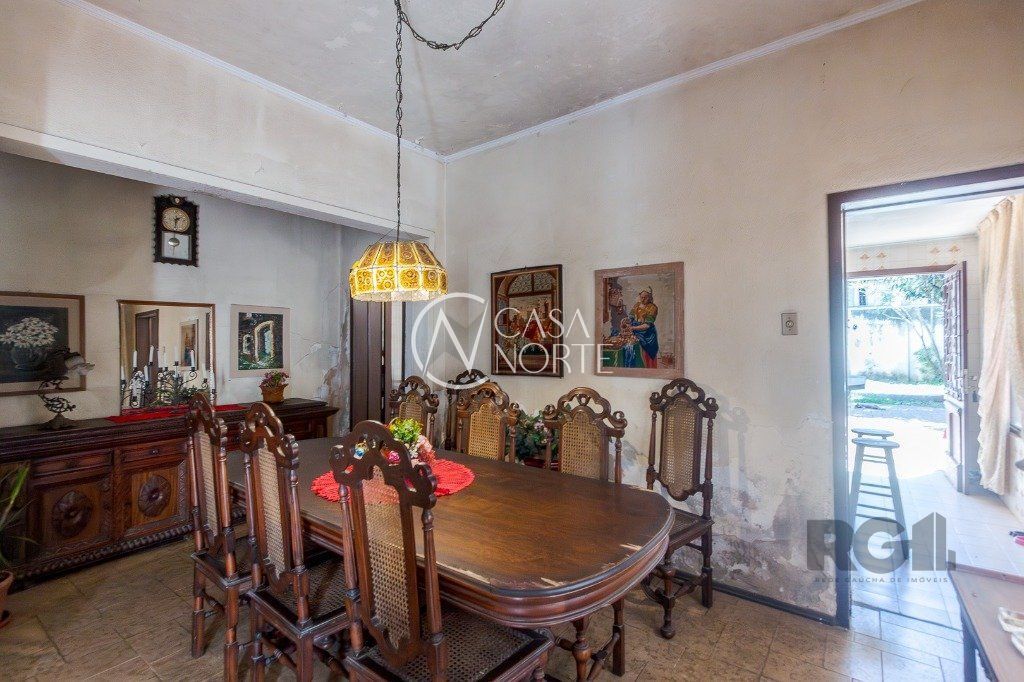 Casa à venda com 3 quartos, 262m², 1 suíte, 4 vagas, Rua Silva Só no bairro Santa Cecília em Porto Alegre