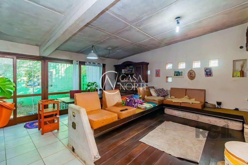 Casa à venda com 4 quartos, 213m², 2 vagas, Rua Jorge Mello Guimarães no bairro Belém Novo em Porto Alegre