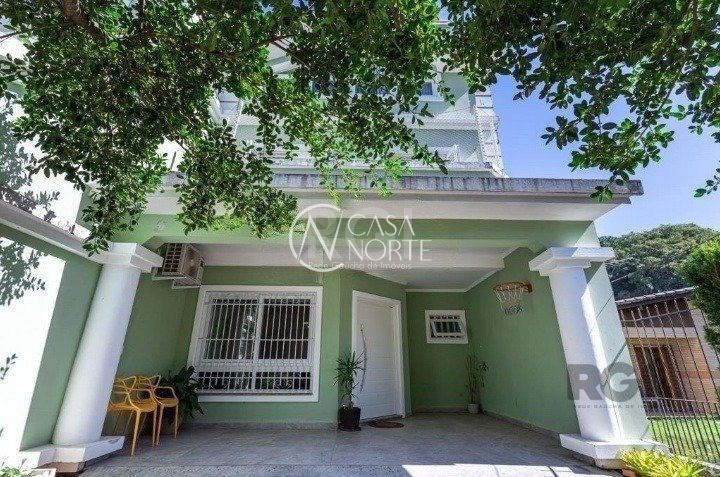 Casa à venda com 3 quartos, 210m², 1 suíte, 3 vagas, Rua Conselheiro Xavier da Costa no bairro Ipanema em Porto Alegre