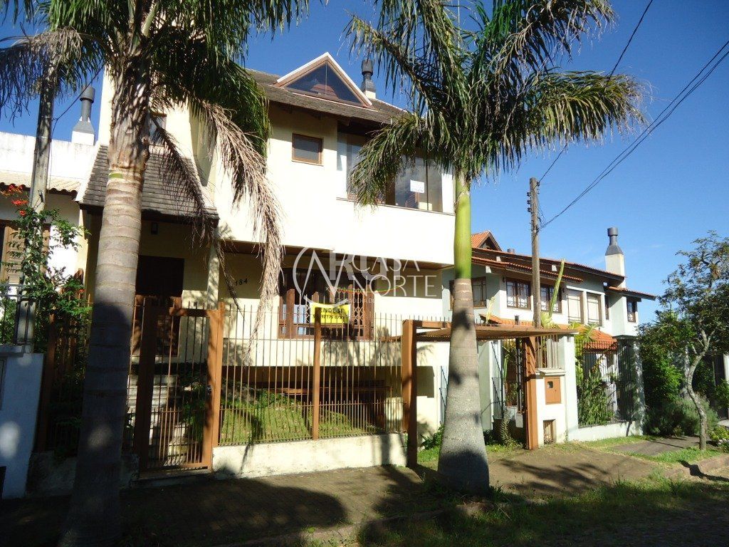 Casa à venda com 3 quartos, 331m², 1 suíte, 5 vagas, Rua Comendador José Julio de Mello no bairro Teresópolis em Porto Alegre