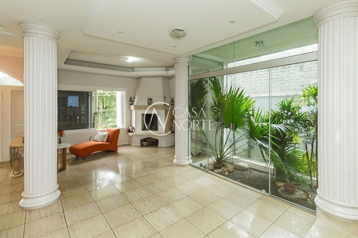Casa à venda com 5 quartos, 350m², 1 suíte, 2 vagas, Rua Theonila Carvalho da Motta no bairro Parque Santa Fé em Porto Alegre
