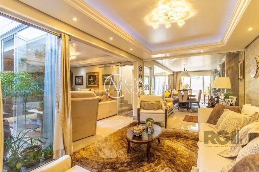 Casa à venda com 3 quartos, 280m², 1 suíte, 2 vagas, Rua Alfredo Miranda Obino no bairro Jardim Itu em Porto Alegre