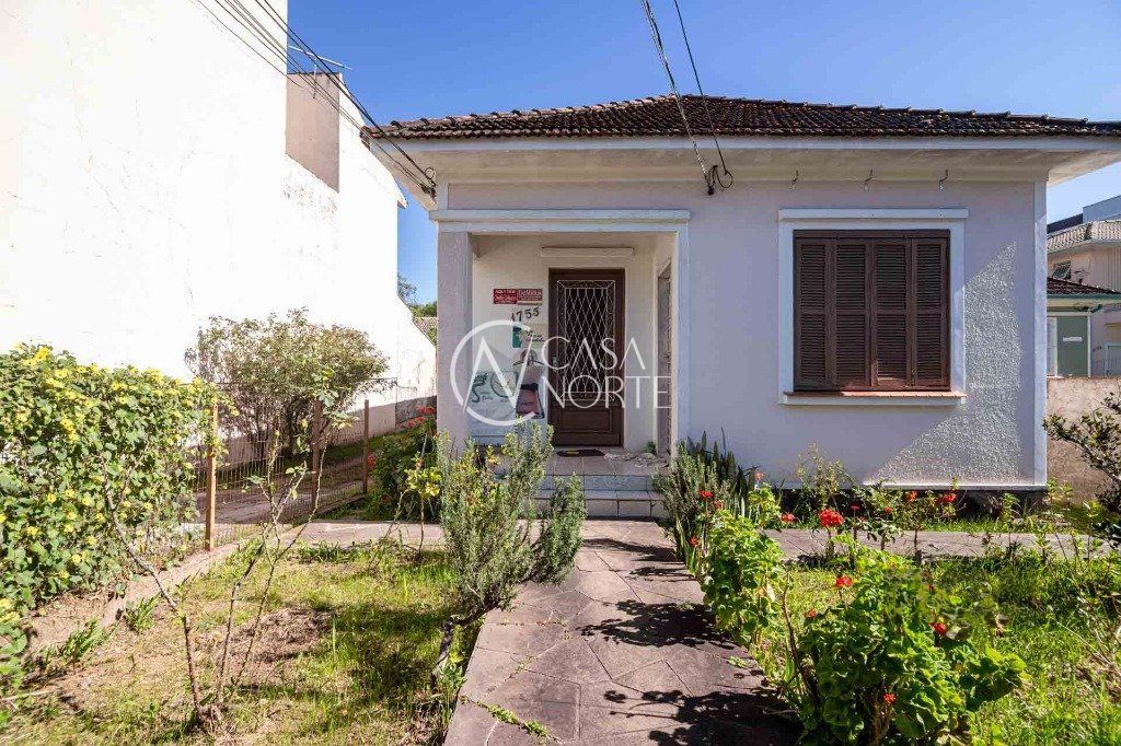 Casa à venda com 6 quartos, 393m², 4 vagas, Avenida Rodrigues da Fonseca no bairro Vila Nova em Porto Alegre