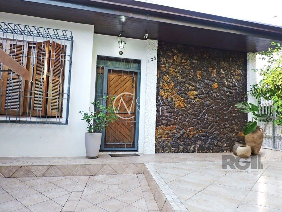 Casa à venda com 4 quartos, 218m², 1 suíte, 2 vagas, Avenida Arnaldo Bohrer no bairro Teresópolis em Porto Alegre