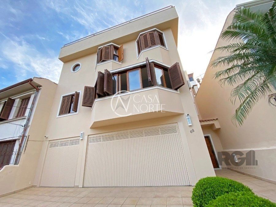 Casa à venda com 3 quartos, 465m², 5 vagas, Rua Professor Juvenal Miler no bairro Rio Branco em Porto Alegre