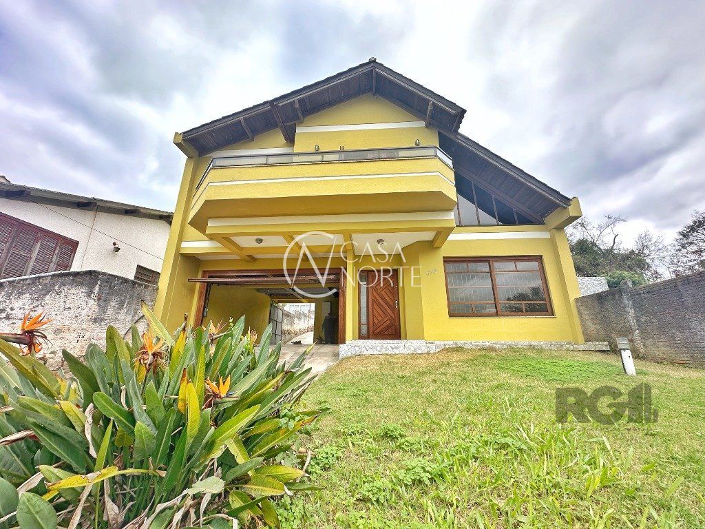 Casa à venda com 3 quartos, 255m², 1 suíte, 4 vagas, Rua Costa Lima no bairro Nonoai em Porto Alegre