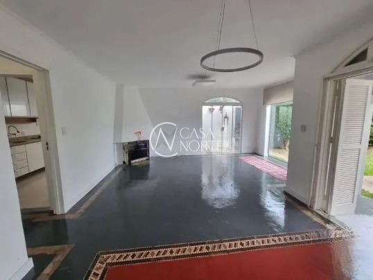 Casa à venda com 3 quartos, 120m², 5 vagas, Avenida Guaíba no bairro Guarujá em Porto Alegre