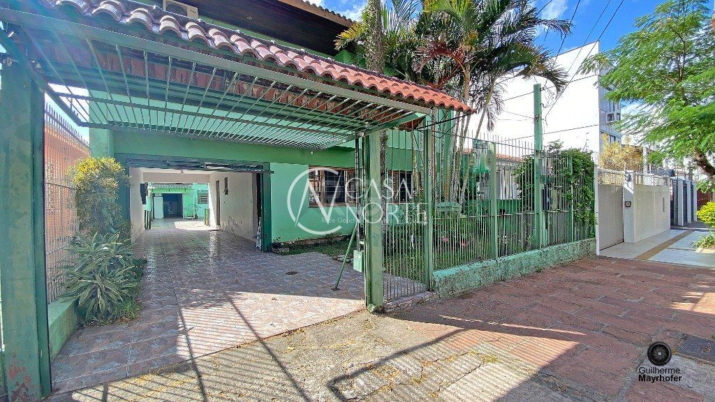 Casa à venda com 5 quartos, 400m², 1 suíte, 3 vagas, Rua Leite de Castro no bairro Jardim Itu em Porto Alegre