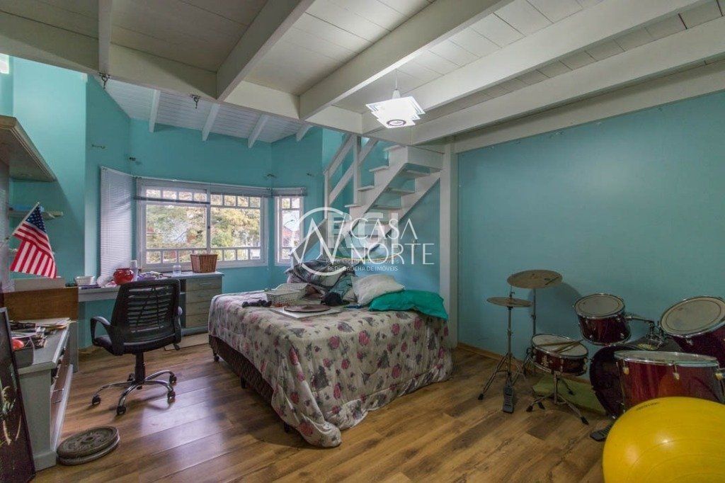 Sobrado à venda com 5 quartos, 499m², 3 suítes, 4 vagas, Rua Senegal no bairro Vila Ipiranga em Porto Alegre