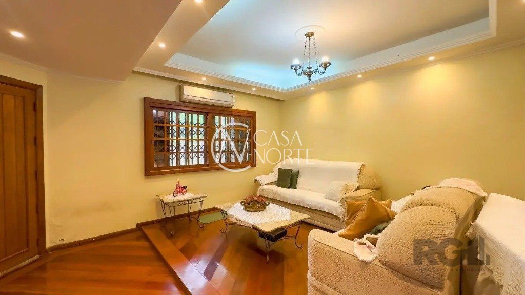 Casa à venda com 4 quartos, 371m², 3 suítes, 2 vagas, Rua Gregório da Fonseca no bairro Nonoai em Porto Alegre