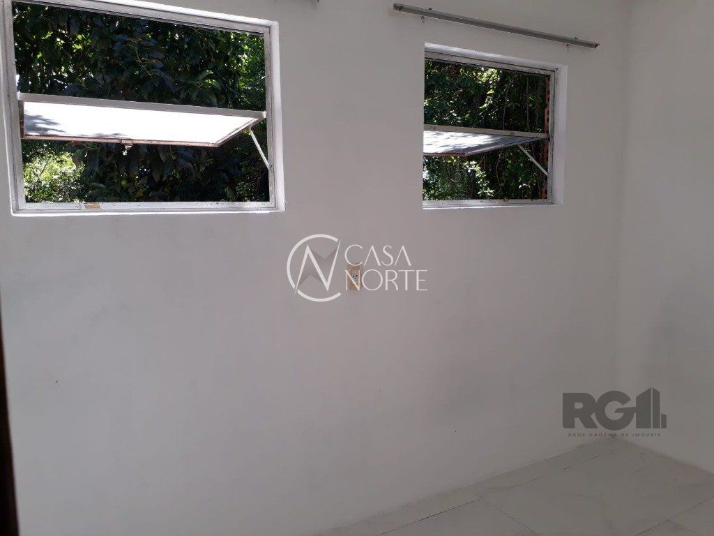 Casa à venda com 4 quartos, 180m², 2 suítes, 2 vagas, Avenida Cruz Alta no bairro Nonoai em Porto Alegre