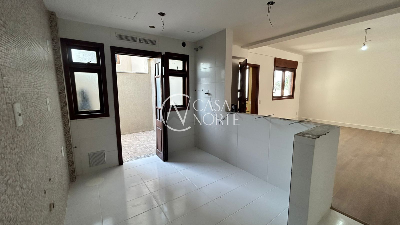 Apartamento à venda com 1 quarto, 75m², 1 vaga, Rua Oscar Schneider no bairro Medianeira em Porto Alegre