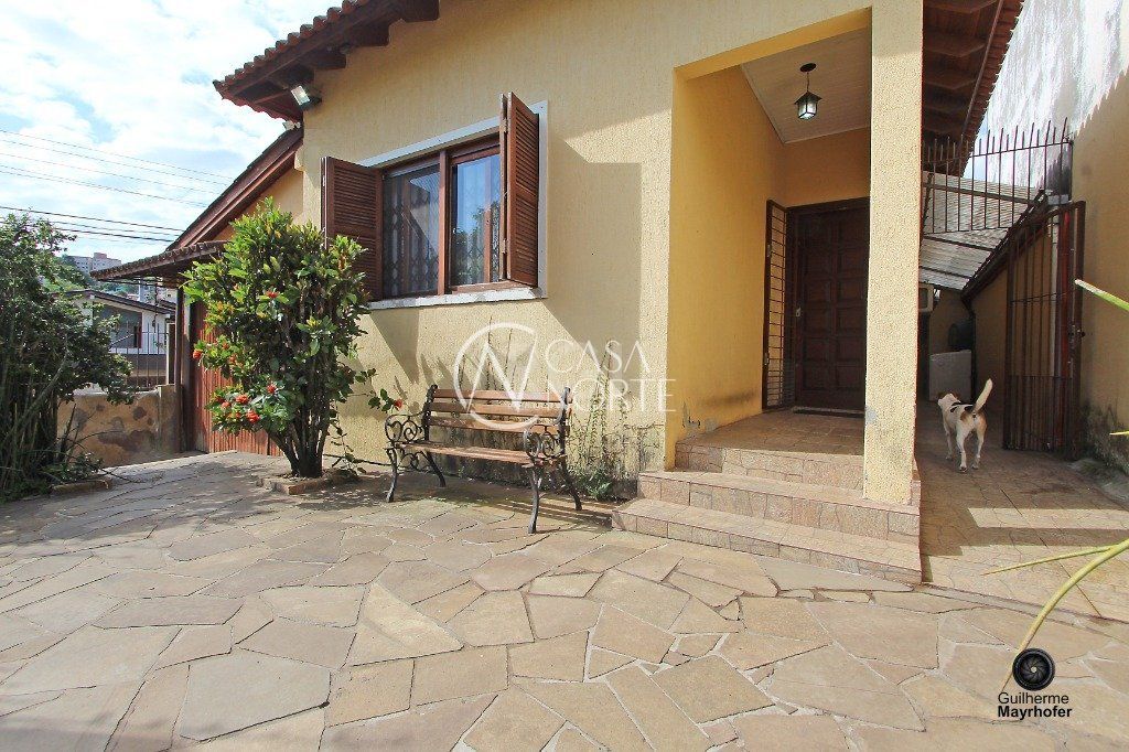 Casa à venda com 2 quartos, 150m², 2 vagas, Rua Mata Coelho no bairro Nonoai em Porto Alegre