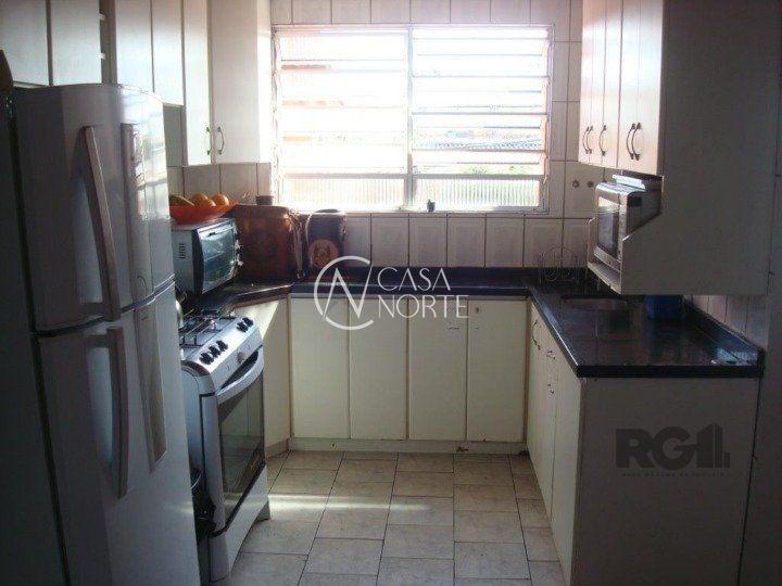 Casa à venda com 4 quartos, 198m², 6 vagas, Avenida Quaraí no bairro Nonoai em Porto Alegre