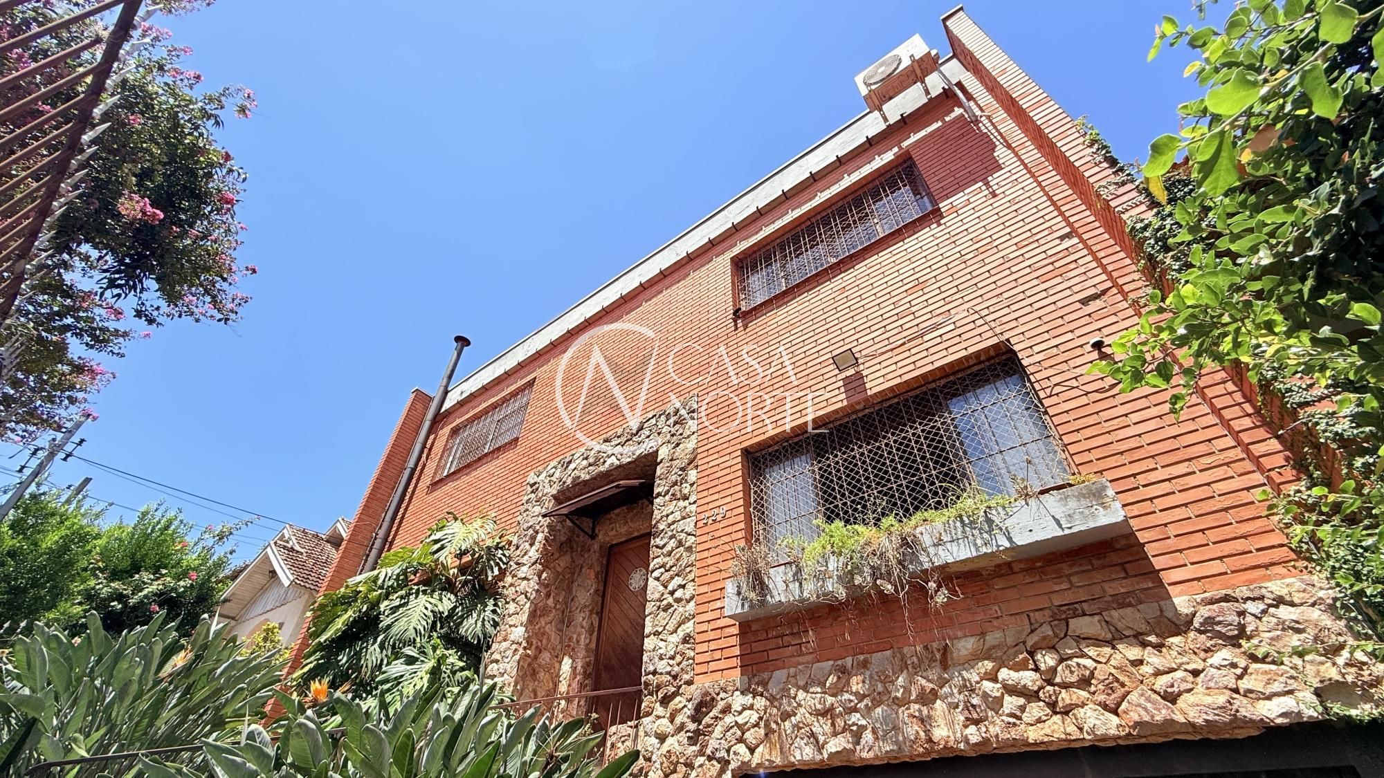 Casa à venda com 4 quartos, 320m², 2 suítes, 2 vagas, Rua Otávio Faria no bairro Teresópolis em Porto Alegre