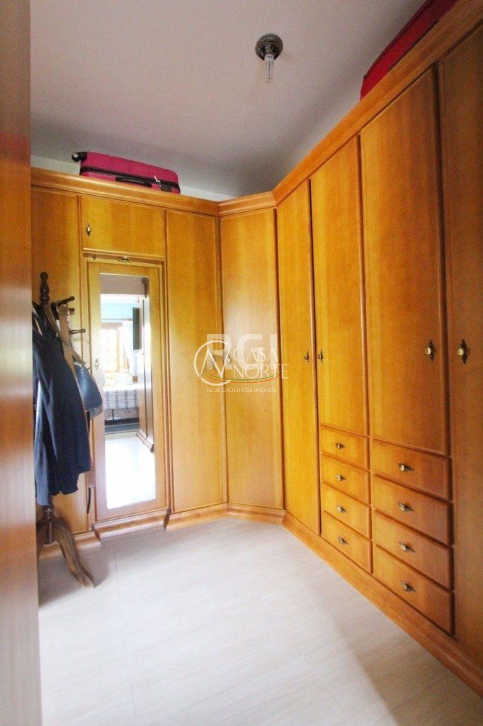 Casa à venda com 4 quartos, 259m², 1 suíte, 3 vagas, Avenida Teresópolis no bairro Teresópolis em Porto Alegre