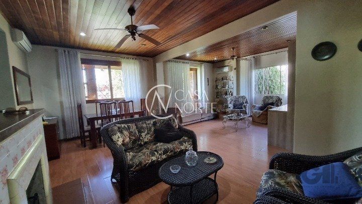 Casa à venda com 4 quartos, 286m², 4 vagas, Avenida Cinco de Novembro no bairro Teresópolis em Porto Alegre