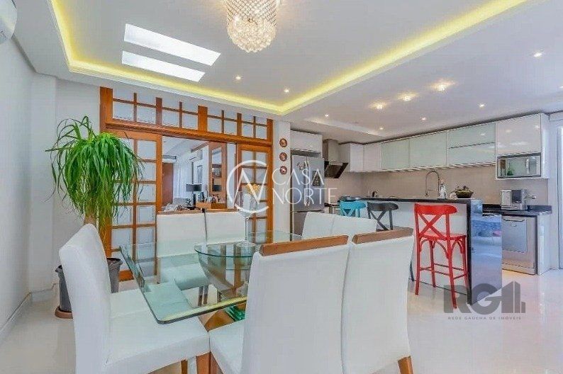 Casa à venda com 3 quartos, 221m², 1 suíte, 4 vagas, Avenida Pereira Passos no bairro Vila Assunção em Porto Alegre