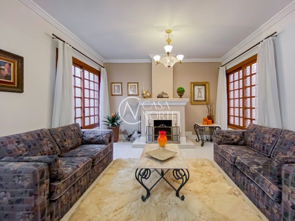 Casa à venda com 4 quartos, 500m², 3 suítes, 6 vagas, Rua Pedro Carneiro Pereira no bairro Teresópolis em Porto Alegre