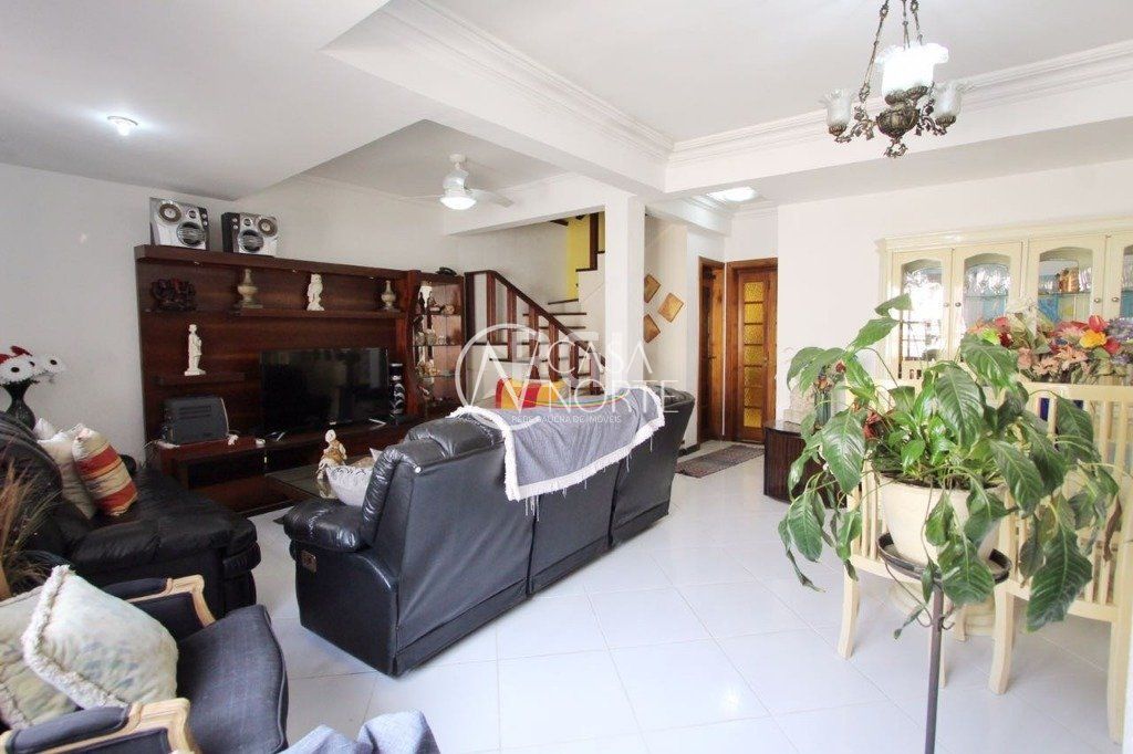 Casa à venda com 4 quartos, 259m², 1 suíte, 3 vagas, Avenida Teresópolis no bairro Teresópolis em Porto Alegre