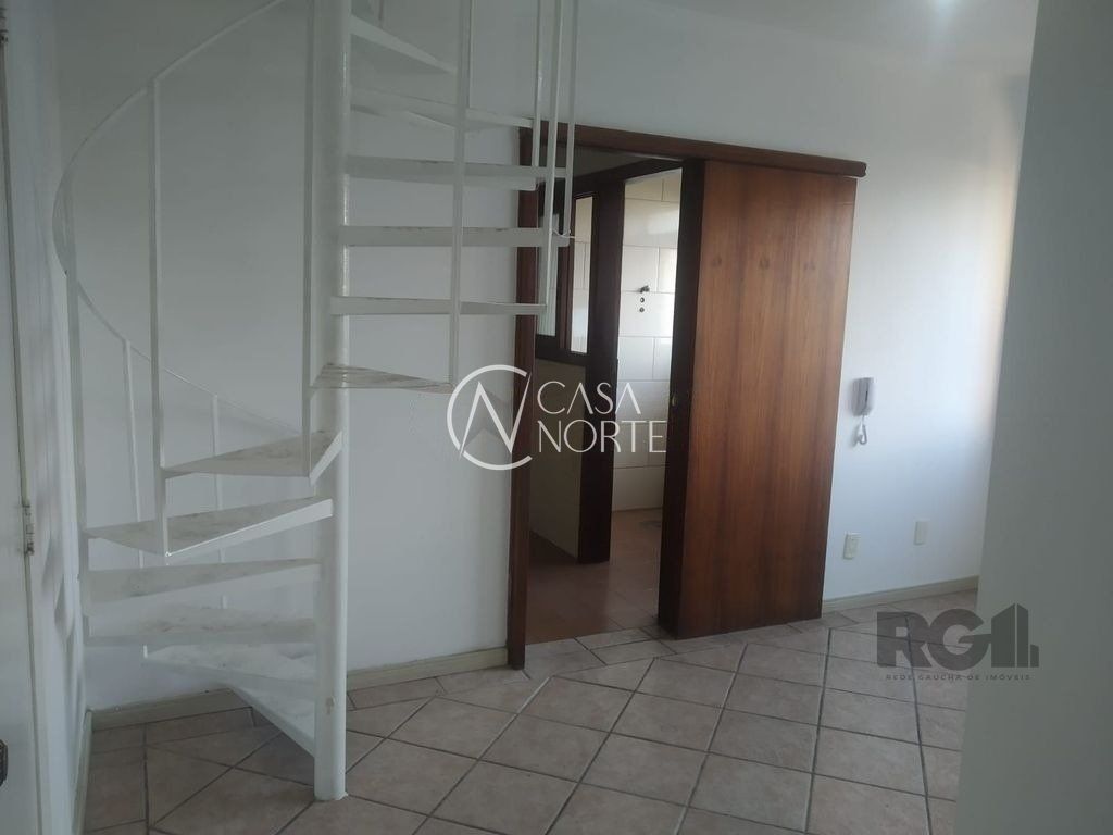 Duplex à venda com 2 quartos, 90m², 1 suíte, 2 vagas, Rua Alianca no bairro Jardim Lindóia em Porto Alegre