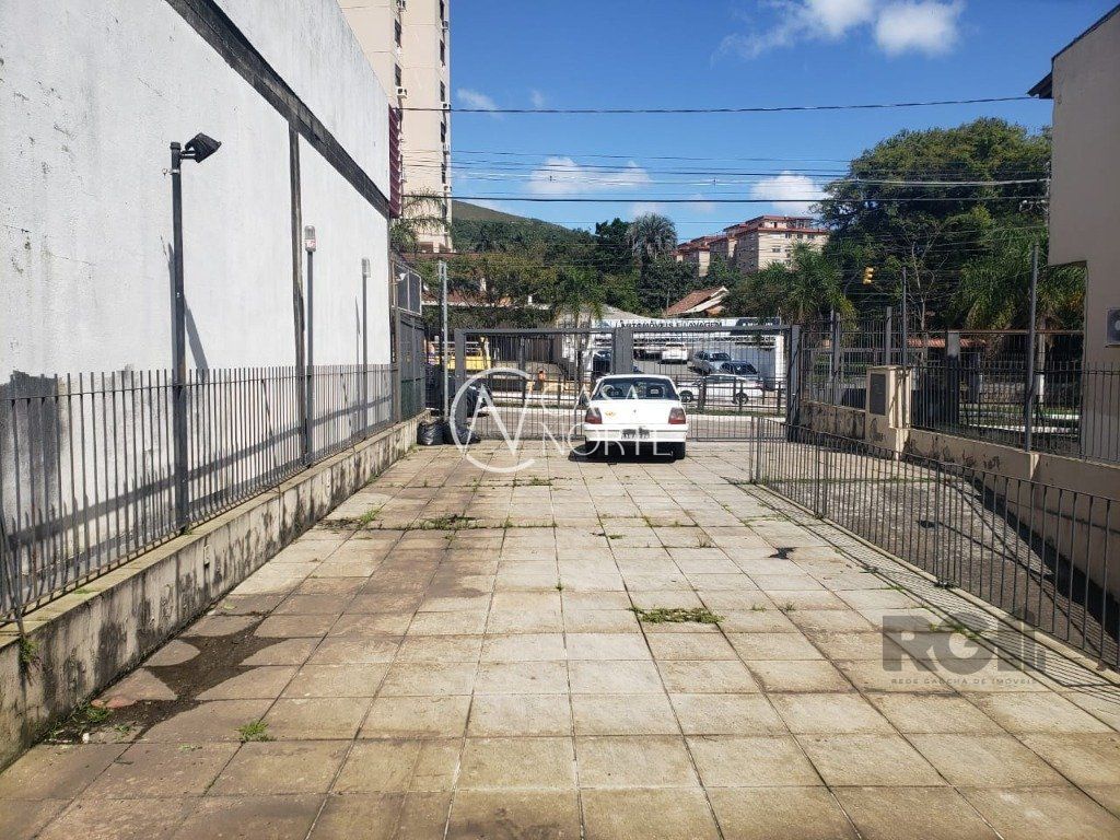 Casa à venda com 2 quartos, 215m², 4 vagas, Rua Coronel Aparício Borges no bairro Glória em Porto Alegre