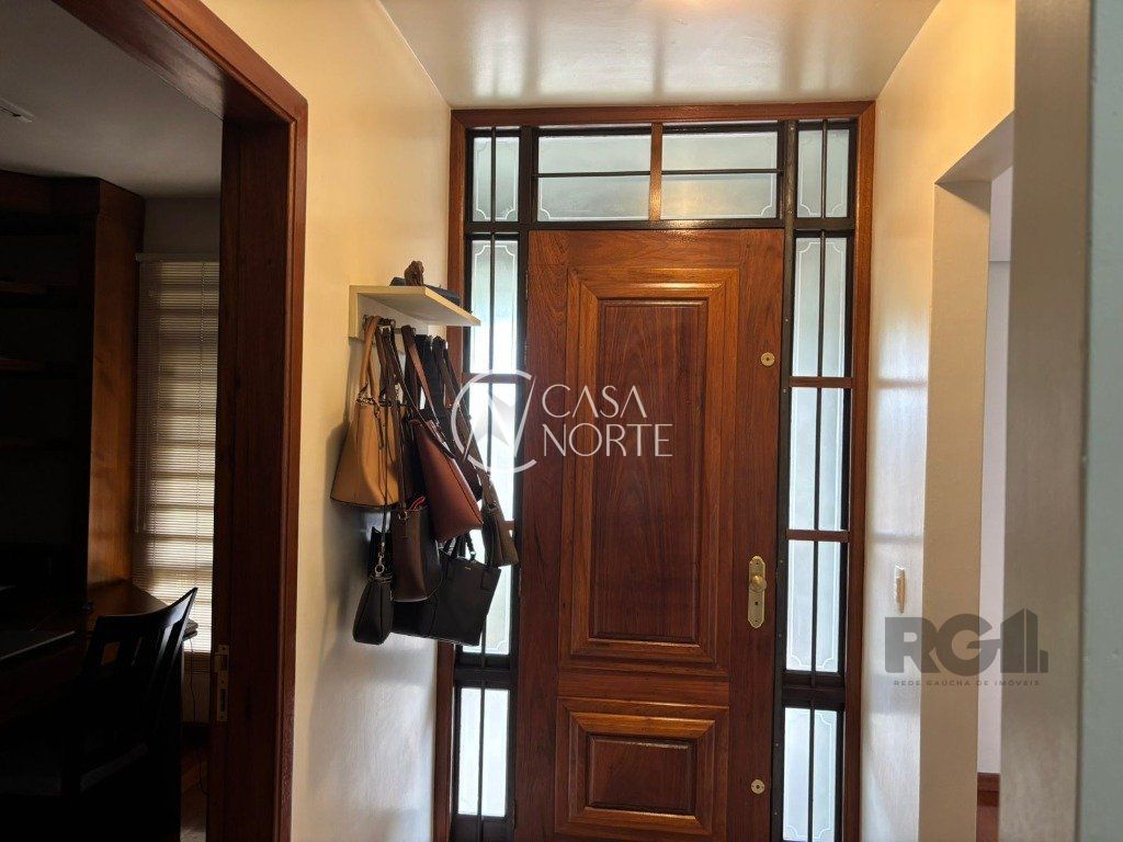 Casa à venda com 4 quartos, 225m², 1 suíte, Avenida Arnaldo Bohrer no bairro Teresópolis em Porto Alegre