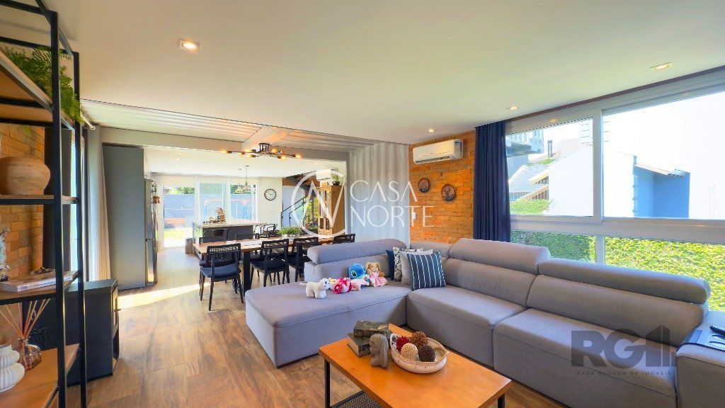 Casa à venda com 3 quartos, 333m², 1 suíte, 2 vagas, Rua Fernando Osorio no bairro Teresópolis em Porto Alegre