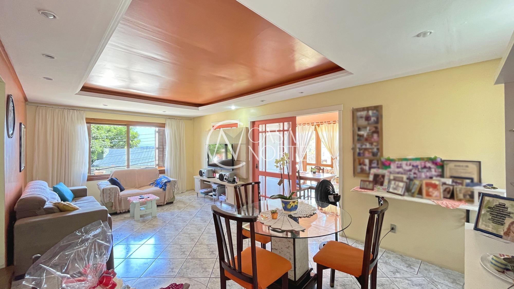 Casa à venda com 3 quartos, 235m², 1 suíte, 3 vagas, Rua Fernando Osório no bairro Teresópolis em Porto Alegre