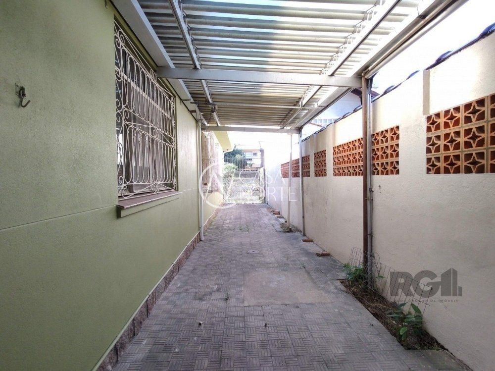 Casa à venda com 4 quartos, 164m², 3 vagas, Rua Onze de Agosto no bairro São João em Porto Alegre