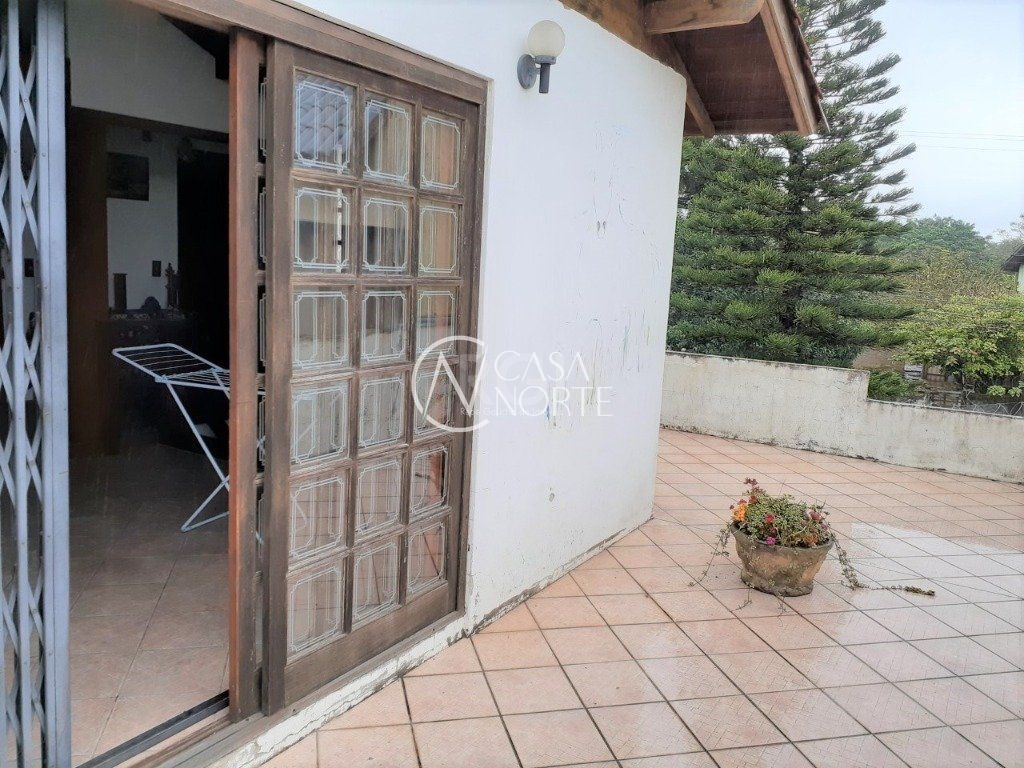 Casa à venda com 3 quartos, 165m², 1 suíte, 2 vagas, Rua Jerolomo Minuzo no bairro Vila Nova em Porto Alegre