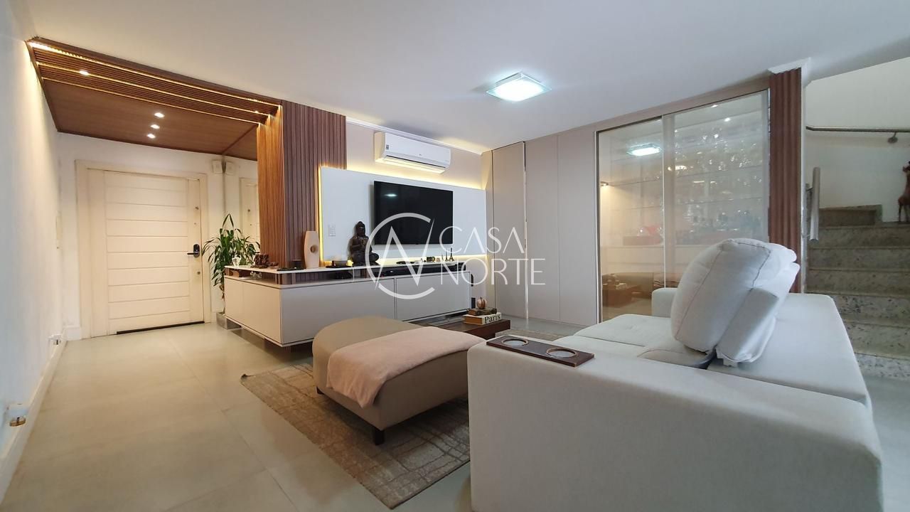 Casa de Condomínio à venda com 3 quartos, 195m², 1 suíte, 4 vagas, Rua Adriano Pereira da Silva no bairro Vila Nova em Porto Alegre