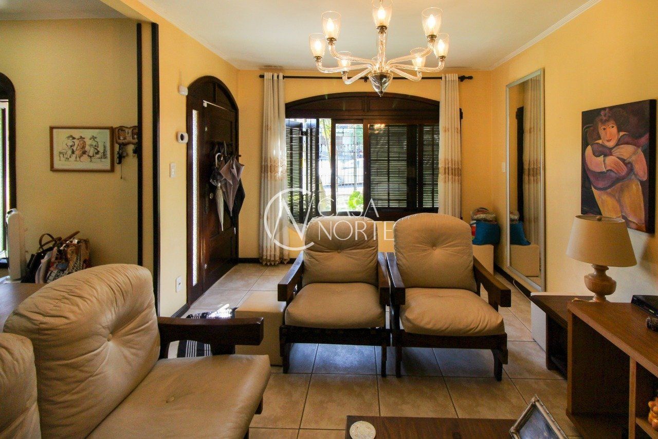 Casa à venda com 6 quartos, 405m², 1 suíte, 4 vagas, Avenida Sargento Manoel Raymundo Soares no bairro Jardim Carvalho em Porto Alegre