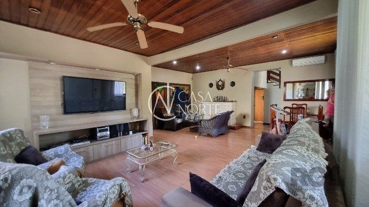 Casa à venda com 4 quartos, 286m², 4 vagas, Avenida Cinco de Novembro no bairro Teresópolis em Porto Alegre