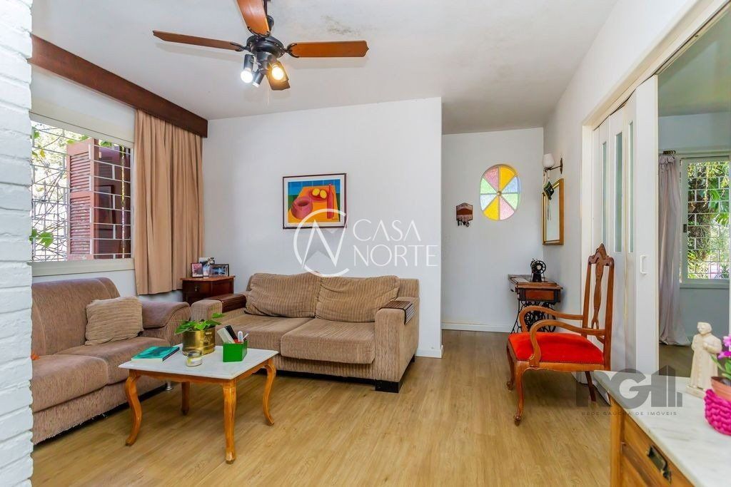 Casa à venda com 3 quartos, 172m², 3 vagas, Avenida Clemenciano Barnasque no bairro Teresópolis em Porto Alegre