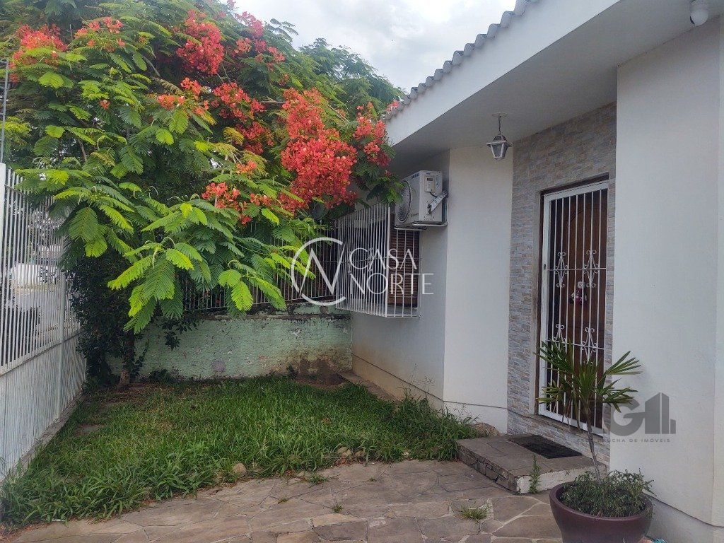 Casa à venda com 2 quartos, 119m², 1 suíte, 4 vagas, Travessa Chateaubriand no bairro Passo das Pedras em Porto Alegre