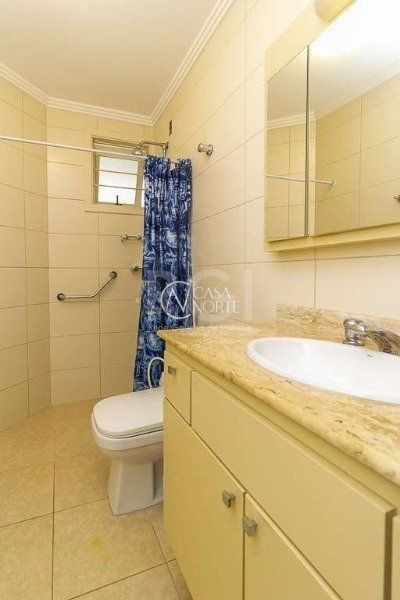 Casa à venda com 3 quartos, 227m², 1 suíte, 4 vagas, Rua Placido de Castro no bairro Azenha em Porto Alegre