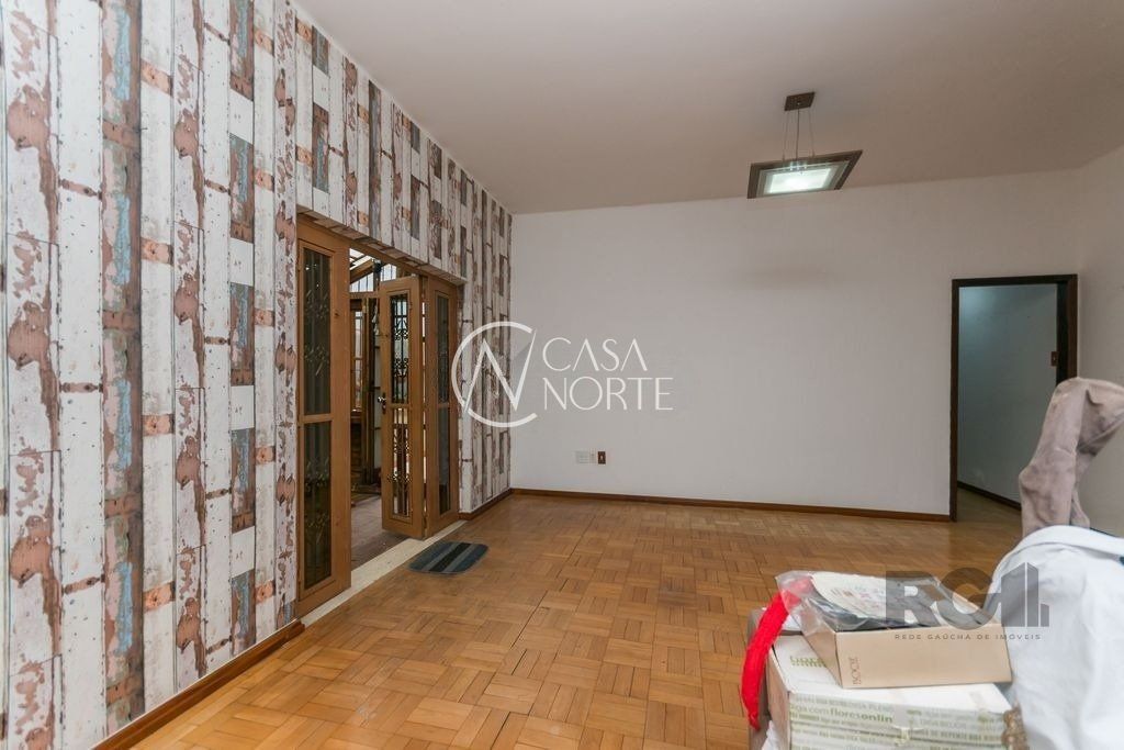 Casa à venda com 3 quartos, 150m², 1 suíte, 2 vagas, Rua Marcelo Gama no bairro Auxiliadora em Porto Alegre