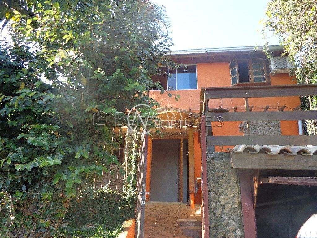 Casa à venda com 4 quartos, 101m², 1 vaga, Beco Maria Balbina no bairro Campo Novo em Porto Alegre