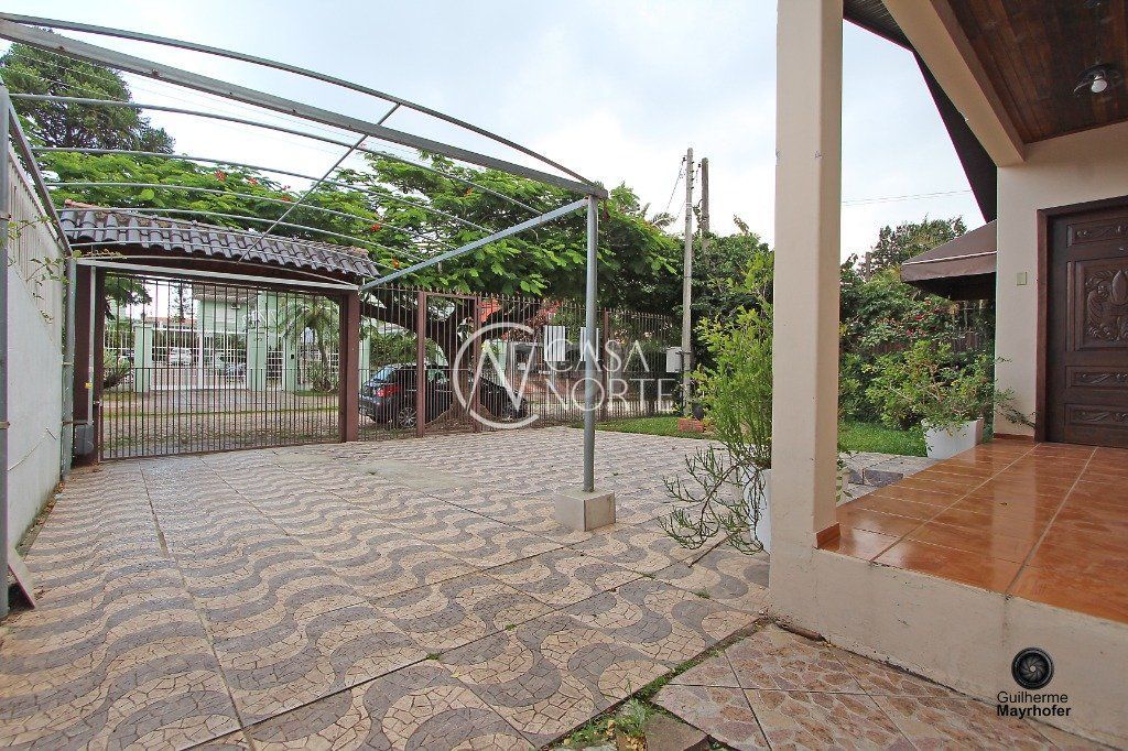 Casa à venda com 3 quartos, 177m², 1 suíte, 4 vagas, Rua Jacipuia no bairro Guarujá em Porto Alegre