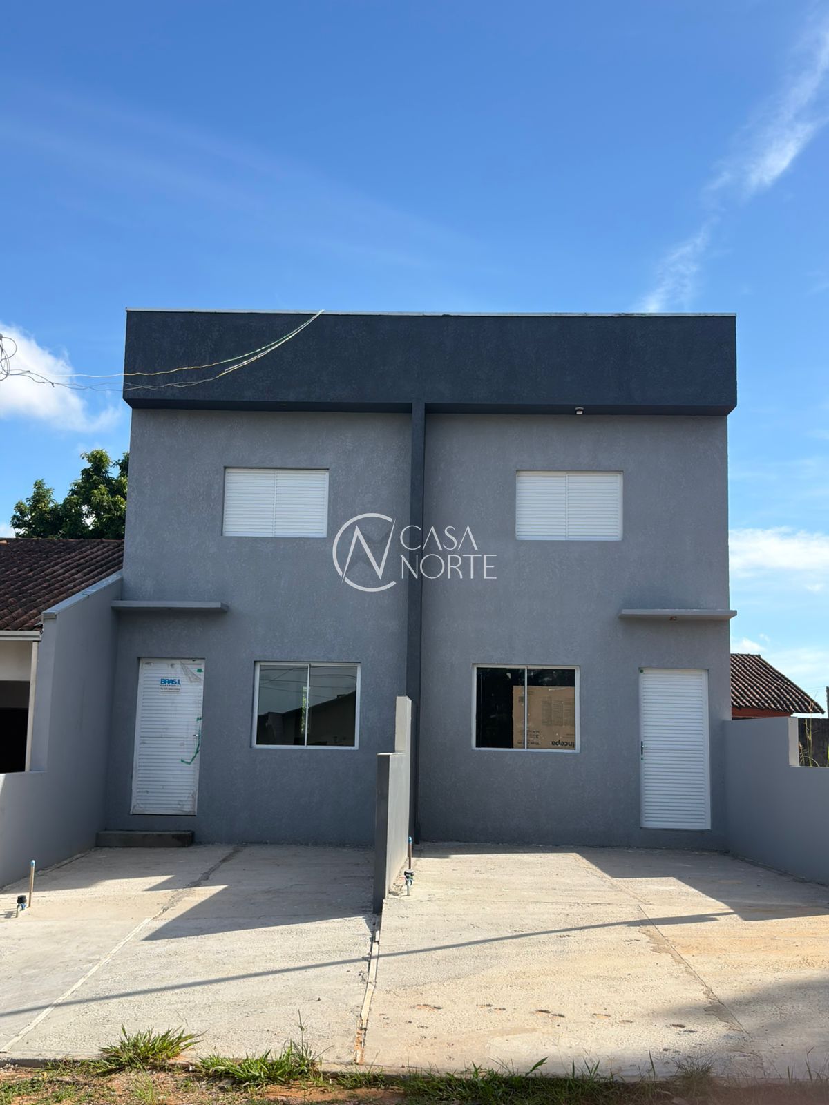 Casa à venda com 2 quartos, 55m², 1 vaga, Rua Seis Mil Cento e Dez no bairro Lomba do Pinheiro em Porto Alegre