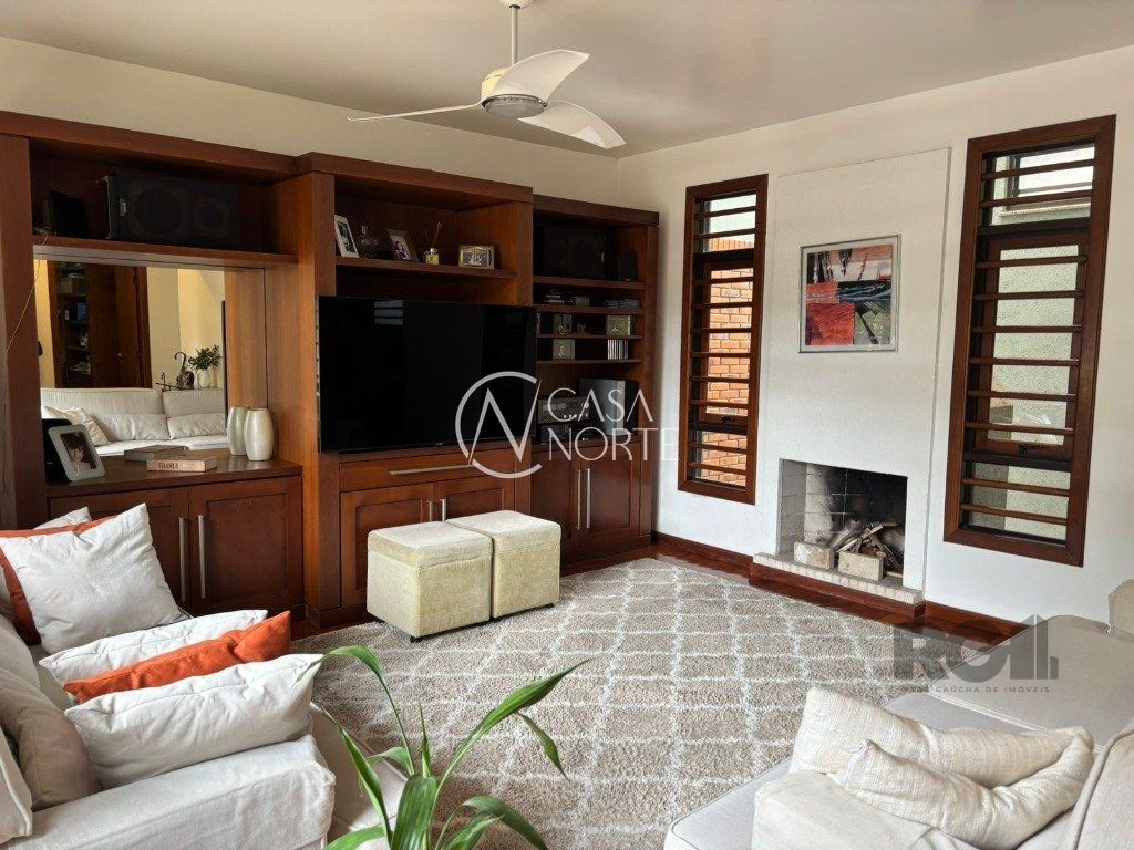 Casa à venda com 4 quartos, 225m², 1 suíte, Avenida Arnaldo Bohrer no bairro Teresópolis em Porto Alegre