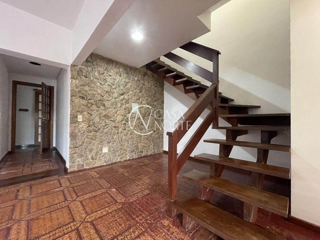 Casa à venda com 6 quartos, 486m², 1 suíte, 5 vagas, Rua João Bonuma no bairro Partenon em Porto Alegre