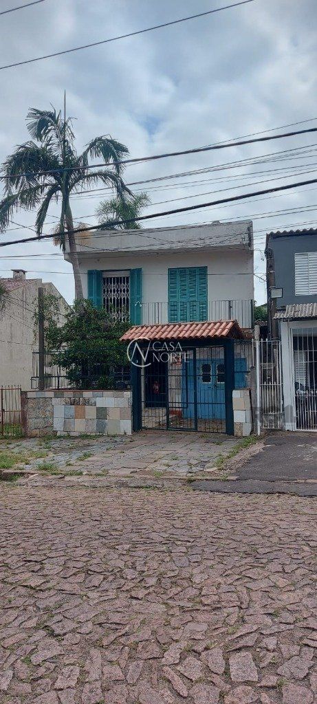 Casa à venda com 3 quartos, 200m², Rua Erechim no bairro Nonoai em Porto Alegre