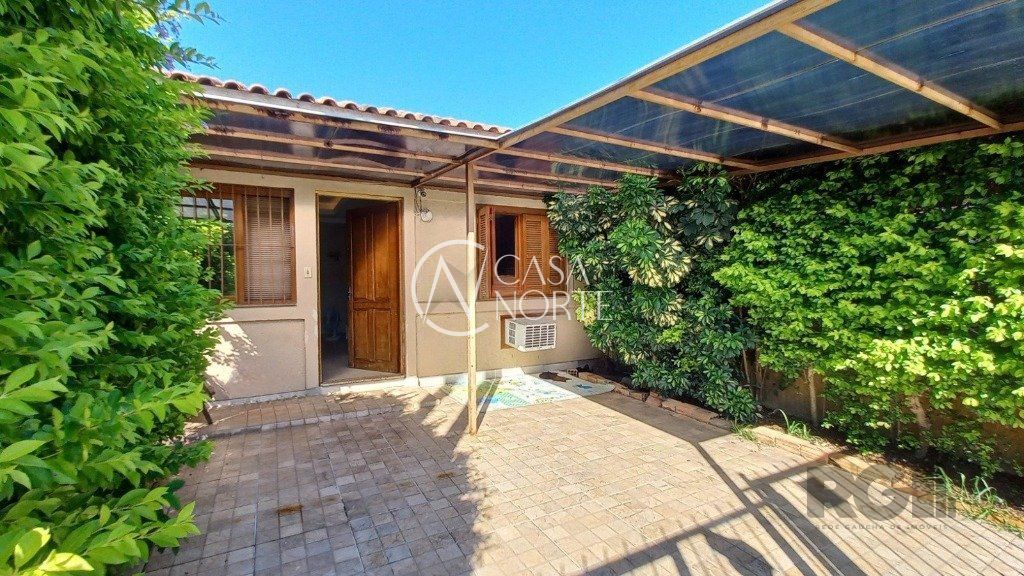 Casa à venda com 2 quartos, 49m², 2 vagas, Rua Darcy de Bastos Germann no bairro Hípica em Porto Alegre