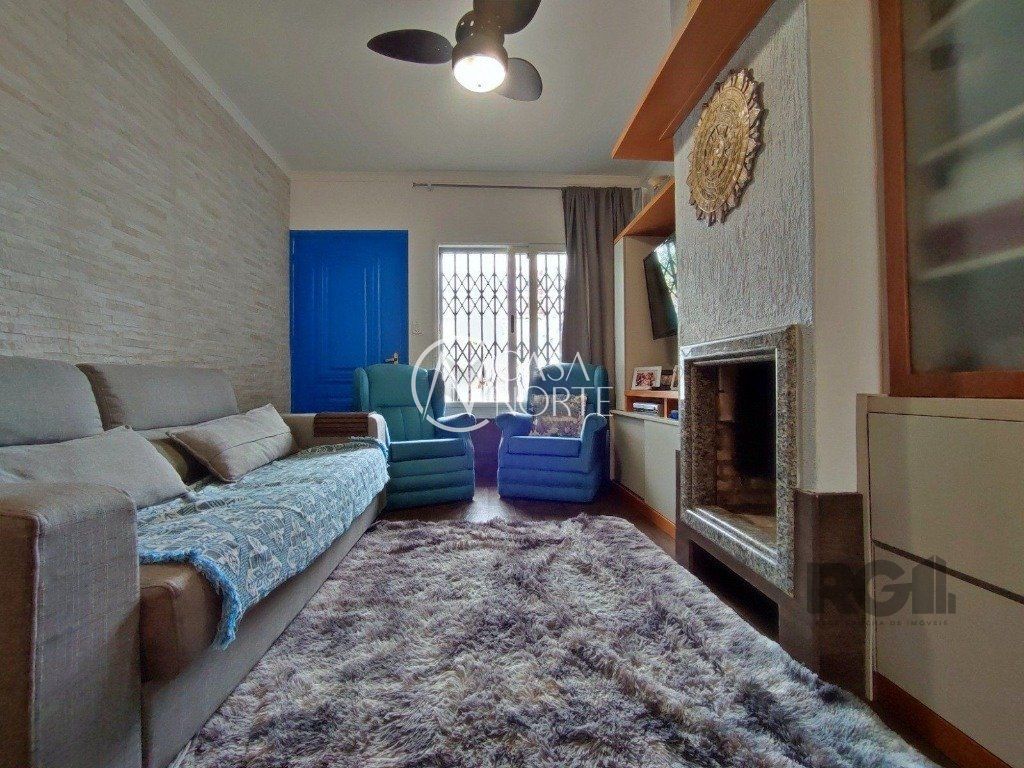 Casa à venda com 4 quartos, 233m², 1 suíte, 3 vagas, Rua Guilherme Alves no bairro Partenon em Porto Alegre