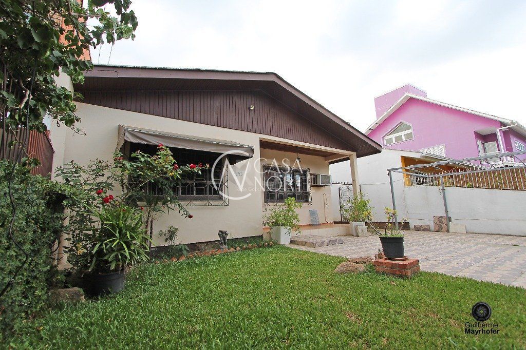 Casa à venda com 3 quartos, 177m², 1 suíte, 4 vagas, Rua Jacipuia no bairro Guarujá em Porto Alegre