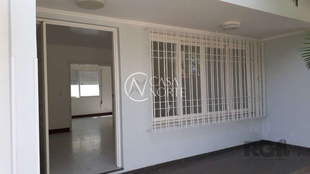 Casa à venda com 3 quartos, 230m², 1 suíte, 2 vagas, Rua Doutor Danilo Antônio Zaffari no bairro Sarandi em Porto Alegre