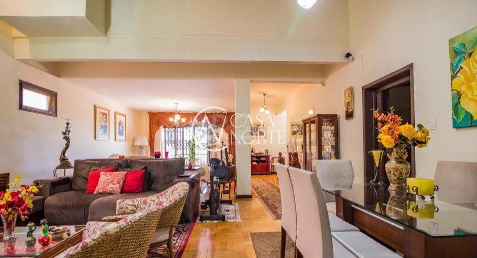 Casa à venda com 4 quartos, 294m², 2 suítes, 2 vagas, Rua Coronel Ruy da Cunha Paim no bairro Nonoai em Porto Alegre