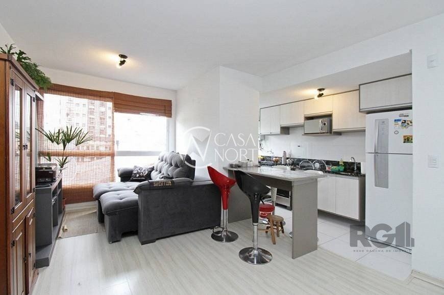 Apartamento à venda com 2 quartos, 60m², 1 suíte, 1 vaga, Rua Luiz Cosme no bairro Passo da Areia em Porto Alegre